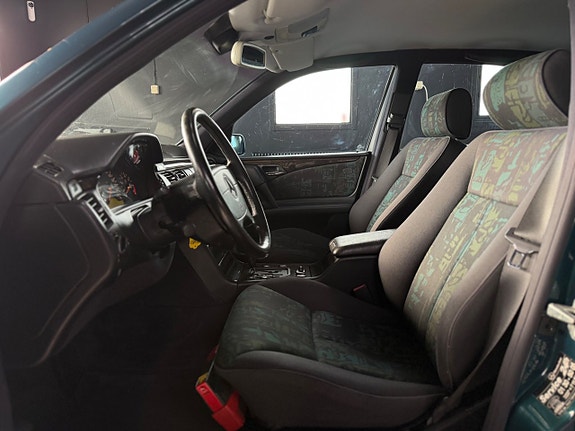 Mercedes-Benz E430 7 of 15