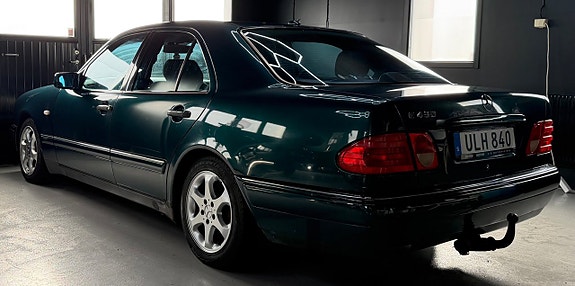 Mercedes-Benz E430 3 of 15
