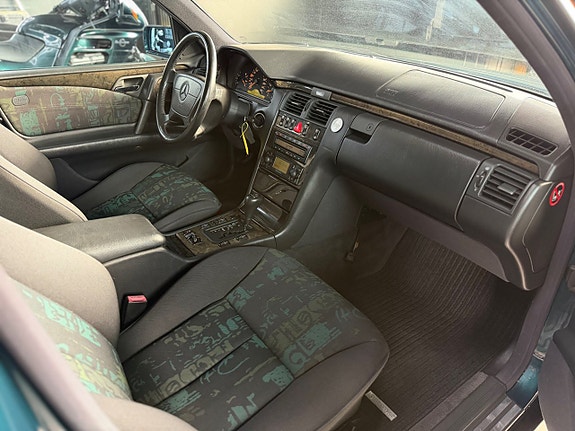 Mercedes-Benz E430 15 of 15