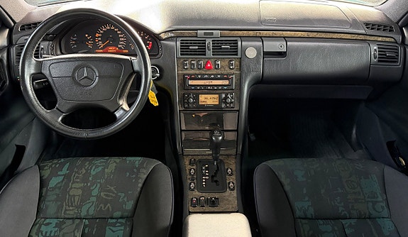Mercedes-Benz E430 11 of 15