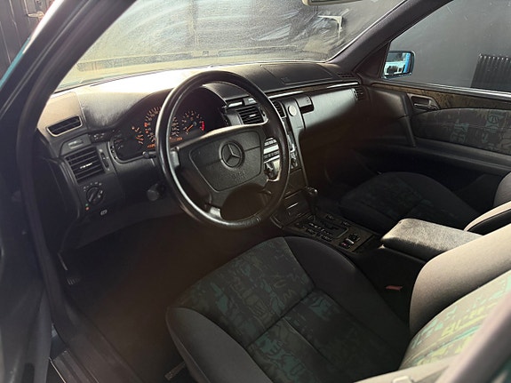 Mercedes-Benz E430 6 of 15
