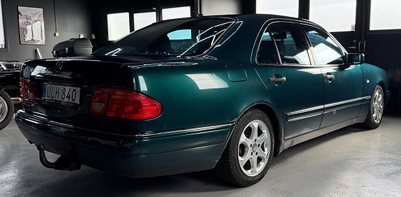 Mercedes-Benz E430 4 of 15