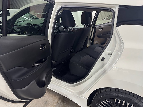 Nissan Leaf 10 of 25