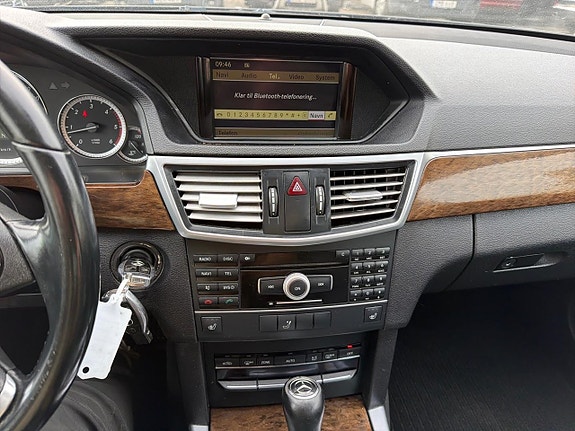 Mercedes-Benz E200 12 of 28