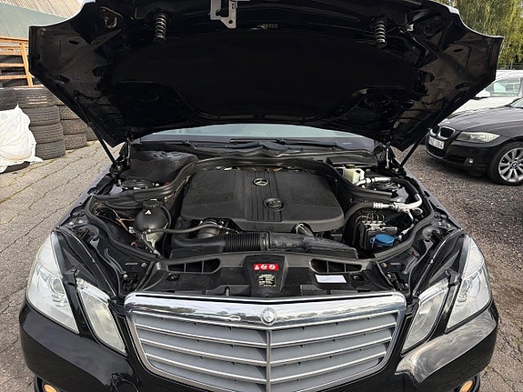 Mercedes-Benz E200 21 of 28