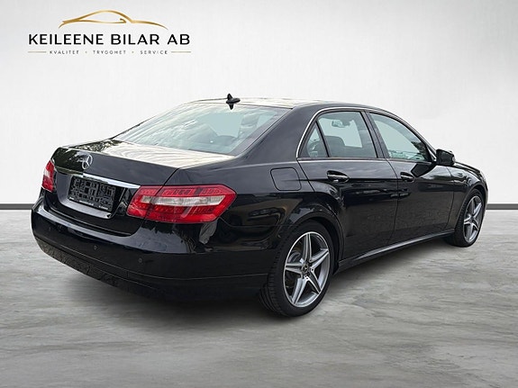 Mercedes-Benz E200 8 of 28