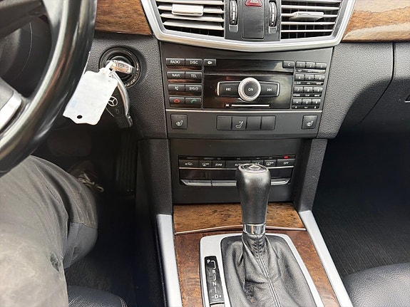 Mercedes-Benz E200 27 of 28