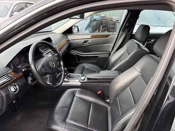 Mercedes-Benz E200 28 of 28