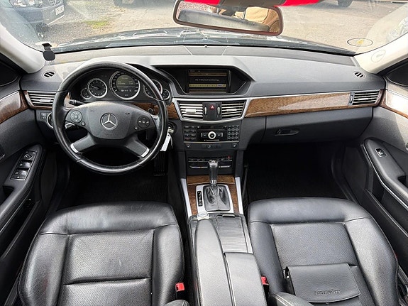 Mercedes-Benz E200 15 of 28