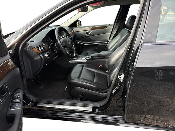 Mercedes-Benz E200 11 of 28