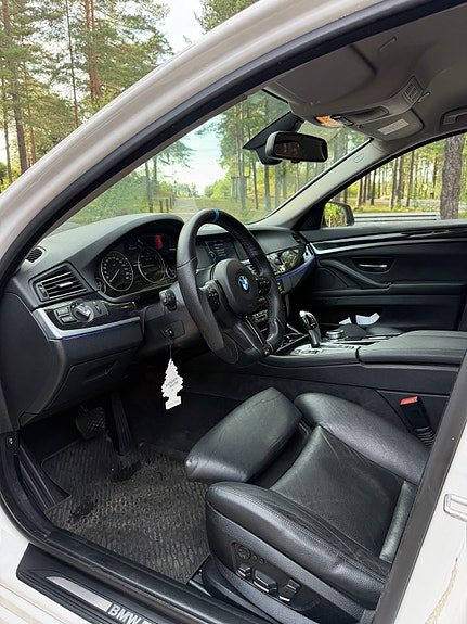 BMW 520d 4 of 8
