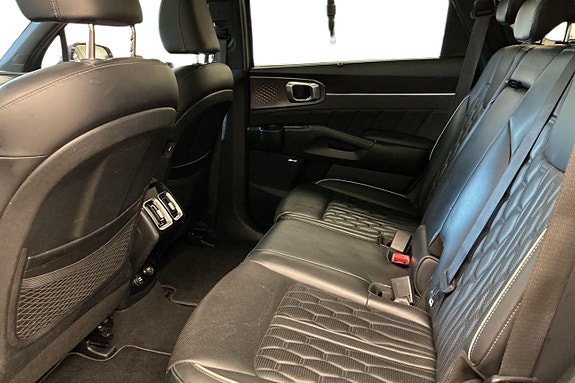 Kia Sorento 12 of 30