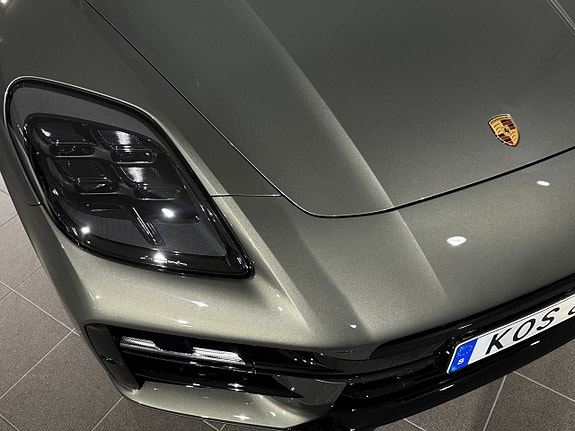 Porsche Panamera 4S 6 of 16