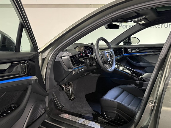 Porsche Panamera 4S 8 of 16