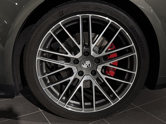 Porsche Panamera 4S 5 of 16