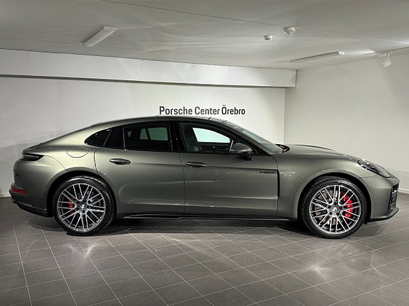 Porsche Panamera 4S 3 of 16