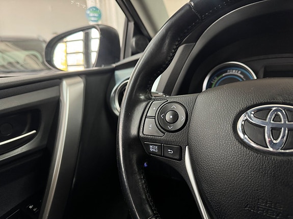 Toyota Auris 10 of 25