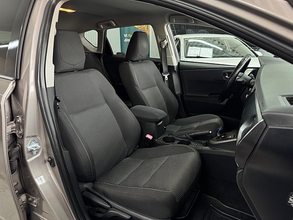 Toyota Auris 22 of 25