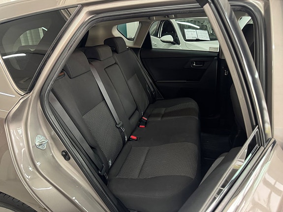 Toyota Auris 20 of 25