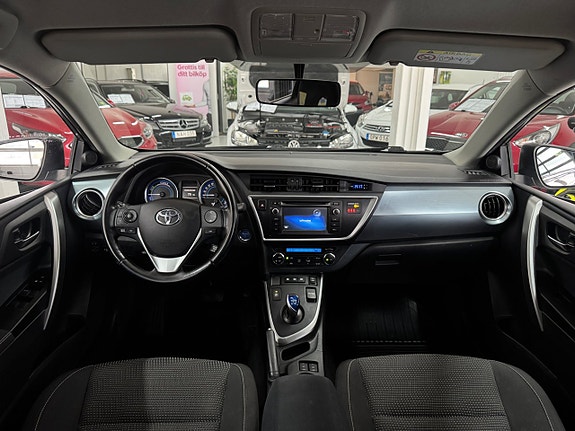 Toyota Auris 7 of 25