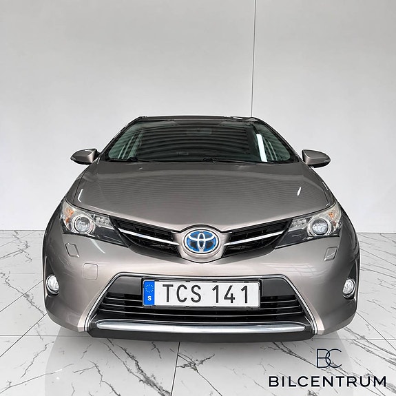 Toyota Auris 2 of 25