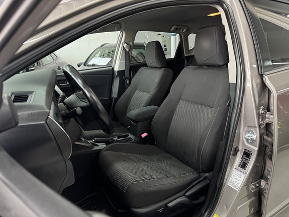 Toyota Auris 19 of 25