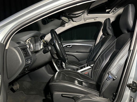Volvo V70 10 of 29