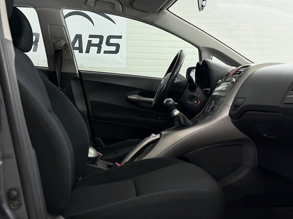Toyota Auris 21 of 21