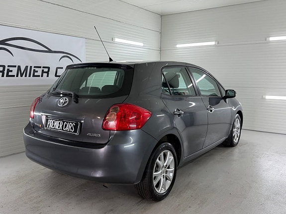 Toyota Auris 8 of 21