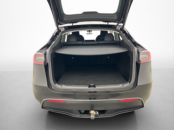 Tesla Model Y 20 of 30