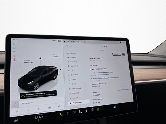 Tesla Model Y 28 of 30