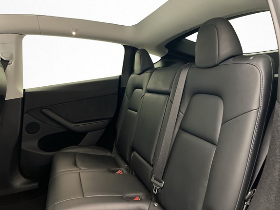 Tesla Model Y 18 of 30