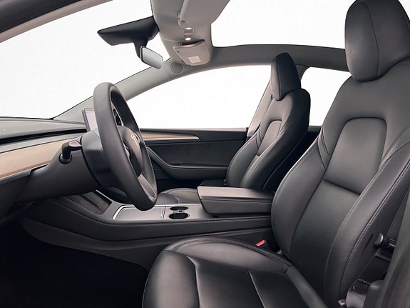 Tesla Model Y 13 of 30
