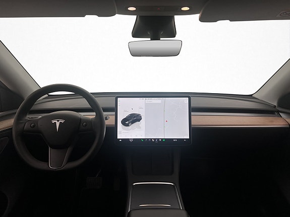 Tesla Model Y 21 of 30