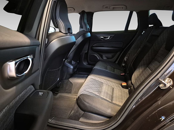 Volvo V60 Cross Country 7 of 11