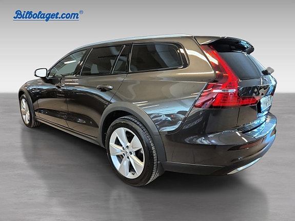 Volvo V60 Cross Country 4 of 11