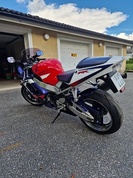 Honda CBR900RR Fireblade 4 of 7