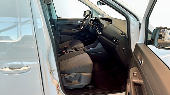 Ford Transit Connect 3 of 9