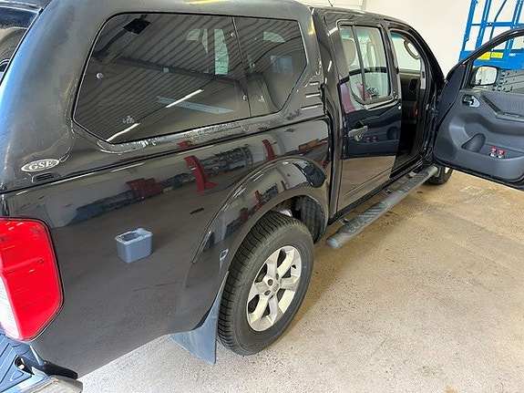 Nissan Navara 2 of 8