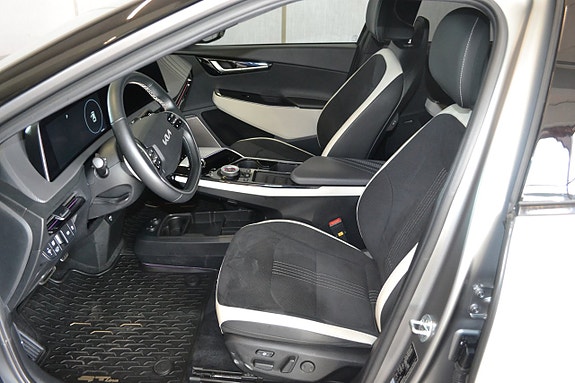 Kia EV6 4 of 12