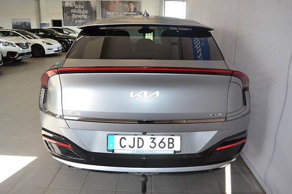 Kia EV6 8 of 12