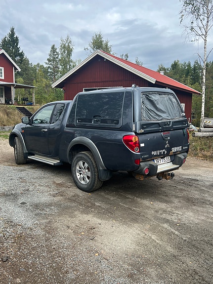 Mitsubishi L200 Club Cab 2 of 8