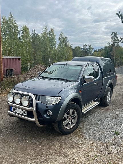 Mitsubishi L200 Club Cab 4 of 8