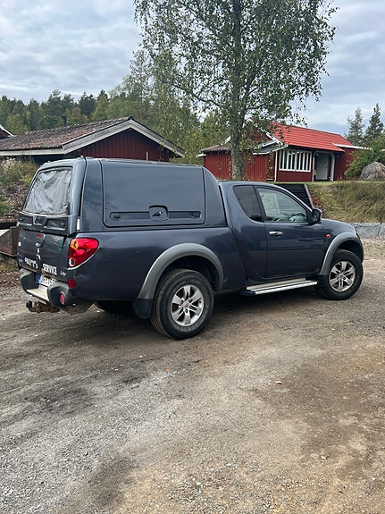 Mitsubishi L200 Club Cab 3 of 8