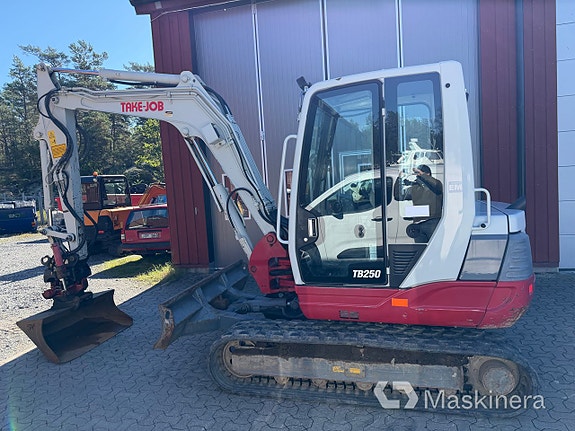 Grävmaskin Takeuchi TB250 8 of 27