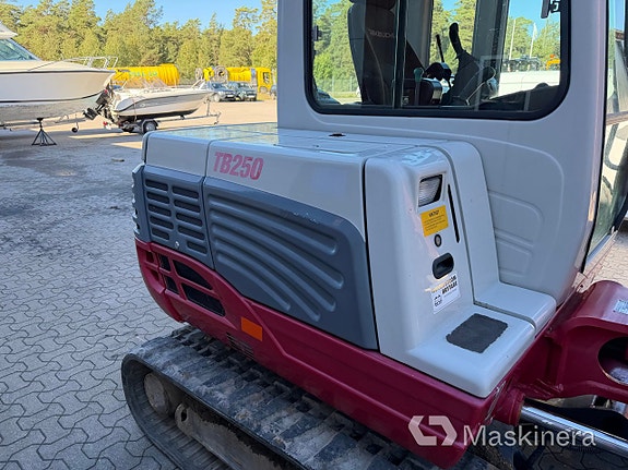 Grävmaskin Takeuchi TB250 11 of 27