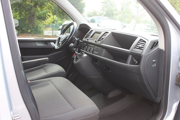 Volkswagen Caravelle 7 of 14