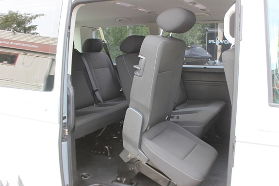 Volkswagen Caravelle 5 of 14