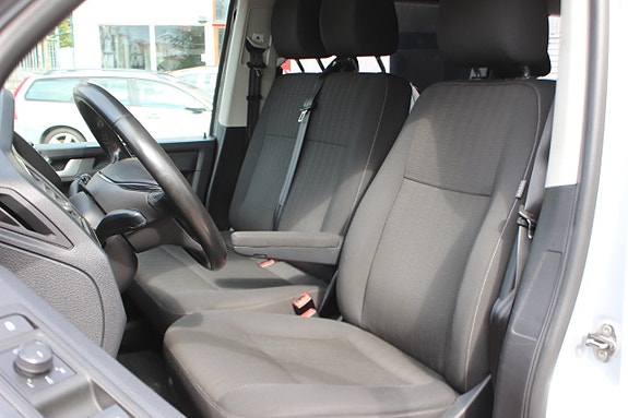 Volkswagen Caravelle 9 of 14