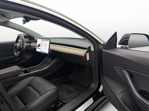 Tesla Model 3 28 of 30